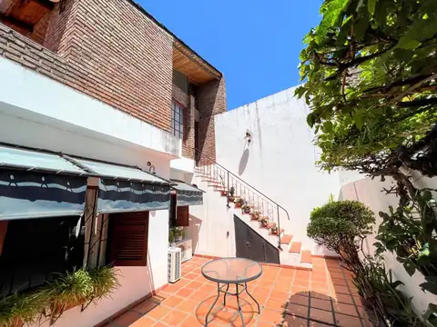Exelente casa, cochera doble, 3 dormitorios, patio, terraza con quincho 4815308