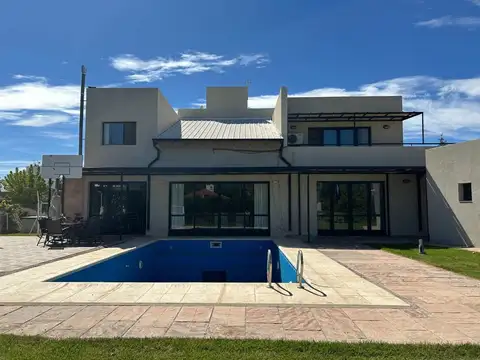 Casa en Venta en Neuquen, USD 399.000