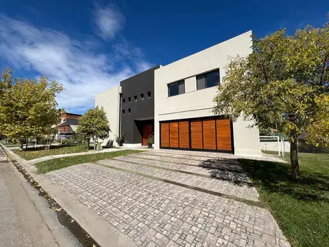 Comahue Golf Club, UF 100