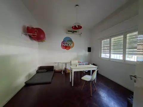 Casa en Alquiler con 2 cocheras