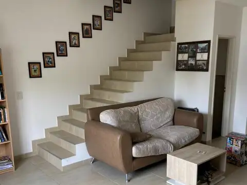 Depto Tipo Casa en Venta de 4 ambientes