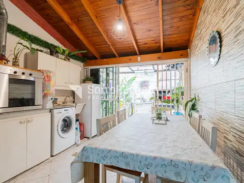 Venta dúplex 3 ambientes con cochera y patio en Haedo.