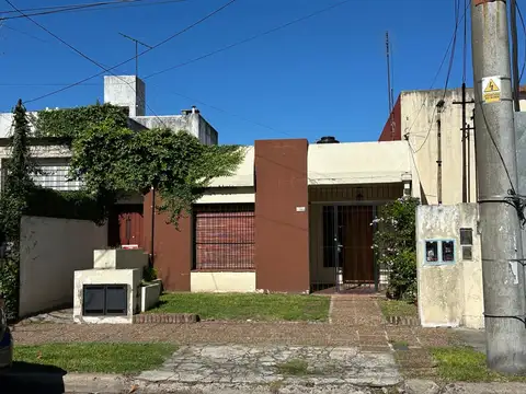 Departamento tipo casa en venta en Haedo