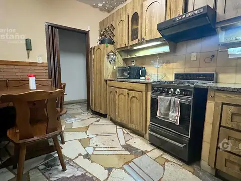 Casa 4 Amb. en Lote Propio y en Esquina