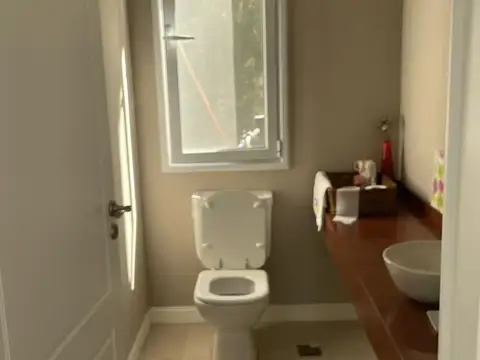 Excelente casa en alquiler en barrio San Francisco Villanueva con escritorio y 3 dormitorios