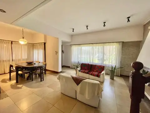 Casa en Venta en Adrogue, USD 280.000