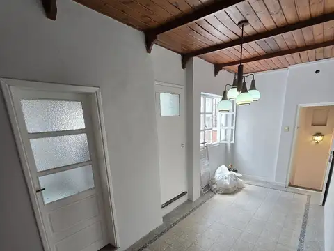 Departamento tipo casa en venta en Crucesita. PH 2 amb. Doble Patio. !er Piso x Escalera.