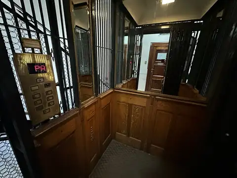 Av corrientes al 2400