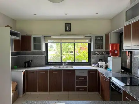 CASA EN VENTA EN COUNTRY LOS OMBÚES DE HUDSON LOTE 8