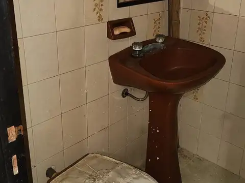 Casa lote propio en esquina.