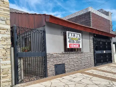 CASA AMERICANA DE 4 AMB. EN  RAMOS MEJIA