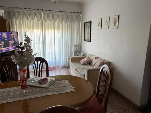 Venta depto 3 amb amplio, muy bueno 2 Piso por escalera. Parque Avellaneda