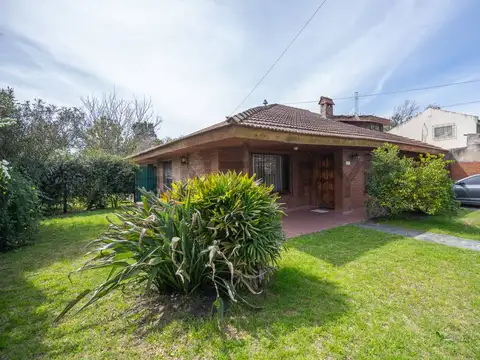 Casa 5 ambientes con 2 baños
