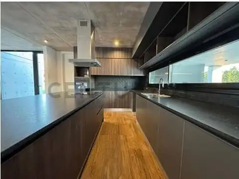 VENTA DE CASA 5 AMBIENTES EN COMARCAS DE LUJAN