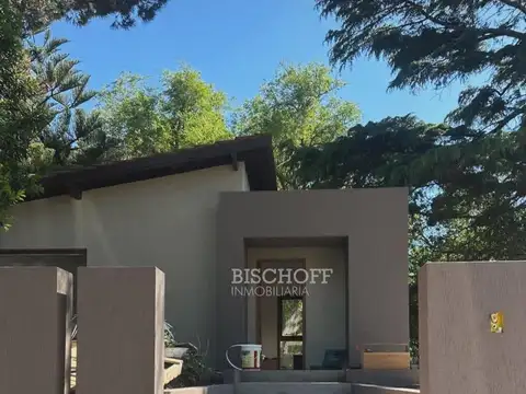 EXCELENTE CASA DE 3 AMBIENTES EN BARRIO NORTE, VILLA GESELL