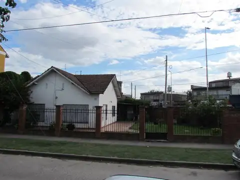 CHALET 4 AMBIENTES CON COCHERA ESCUCHA OFERTA