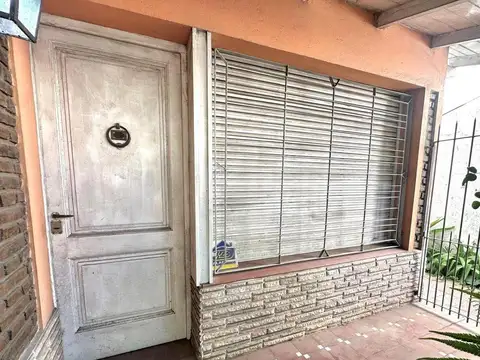 Casa PH Independiente 3 Ambientes Al Frente Quilmes Centro