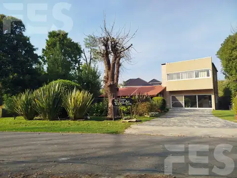 Casa 6 ambientes con 4 baños