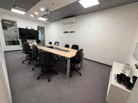 Oficina en Alquiler con 18 cocheras