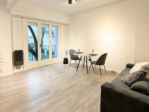 DEPARTAMENTO DE 2 AMBIENTES A LA CALLE CON BALCON CORRIDO