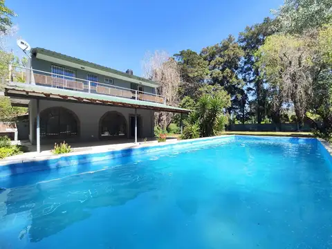 Venta Casa Quinta 5 Ambientes con pileta y quincho
