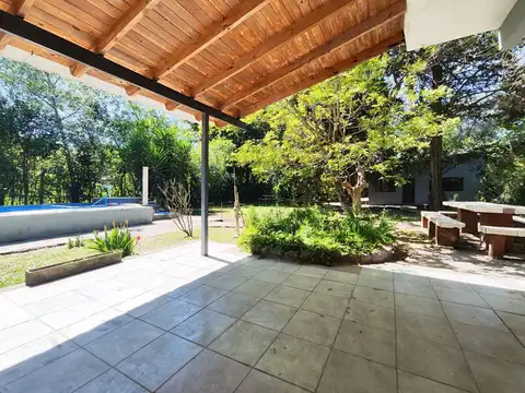 Venta Casa Quinta 5 Ambientes con pileta y quincho