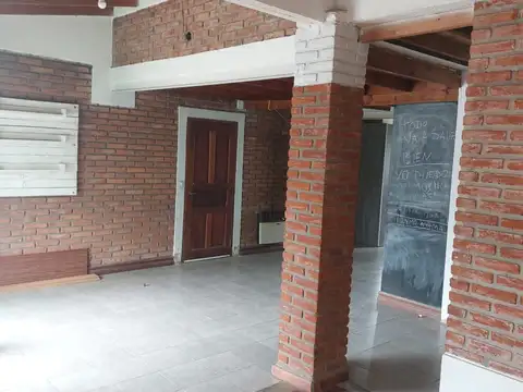 Casa 5 ambientes con 2 baños