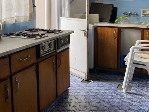 Casa 7 ambientes con 2 baños