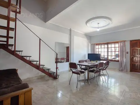 Casa en Venta con 4 cocheras