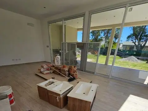 Casa 4 ambientes con 3 baños