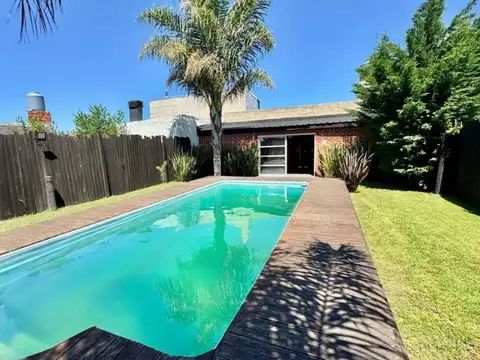 Casa 6 ambientes con 2 baños