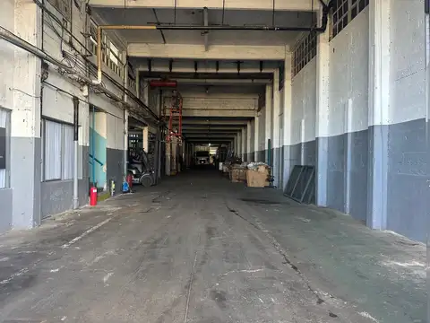 Galpón de 300 m2 -  Lomas del Mirador - ALQUILER