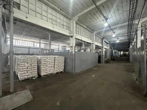 Galpón de 300 m2 -  Lomas del Mirador - ALQUILER