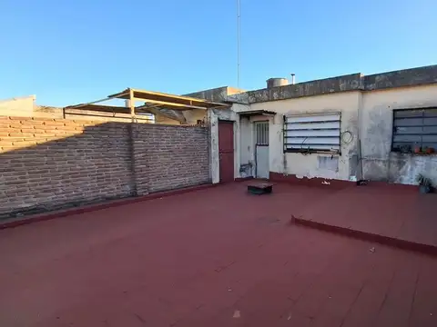 DOS CASAS INDIVIDUALES + COCHERA + LOCAL COMERCIAL