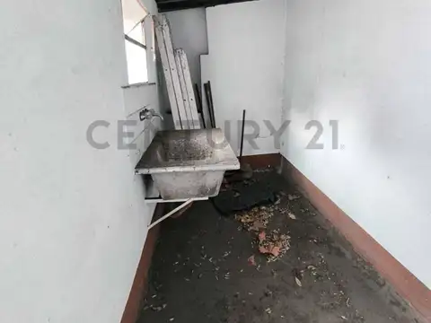 Avenida Rivadavia 10500, Piso 0