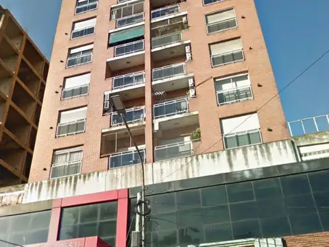 TORRES DEL OESTE, Amplio departamento de 2 ambientes con balcón en excelente ubicación céntrica.