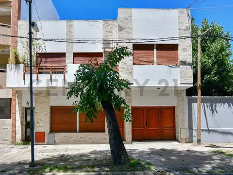 CASA VENTA LA PLATA 3 DORMITORIOS TERRAZA