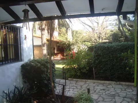 Casa en Venta con 3 cocheras