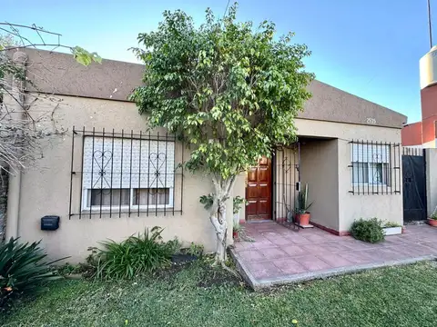 Casa 4 ambientes con 1 baño