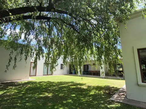 Casa 7 ambientes con 4 baños