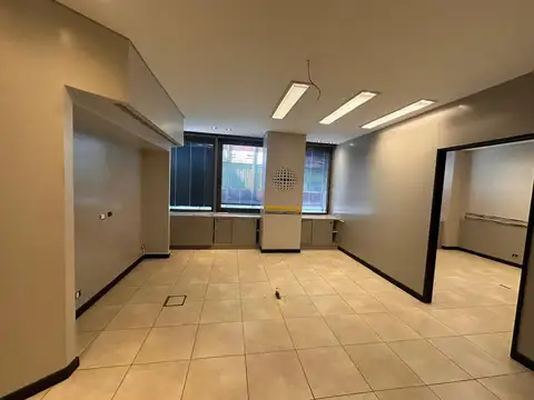 Oficina en Alquiler con 4 cocheras