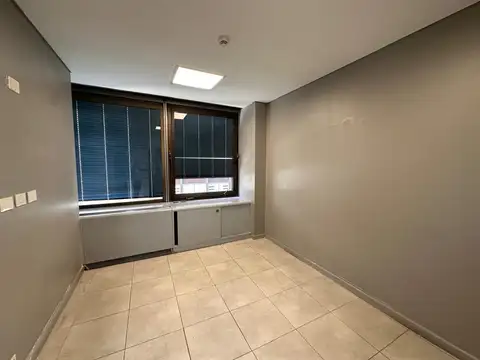 Oficina 5 ambientes con 4 baños
