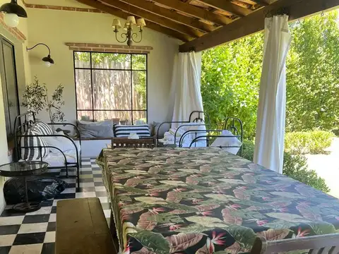 Casa en Alquiler con 2 cocheras