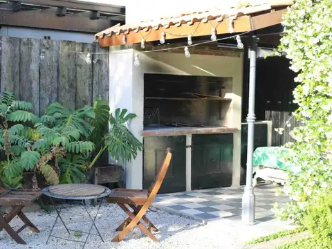 BARRIO EL ATARDECER: CASA C JARDIN Y PILETA