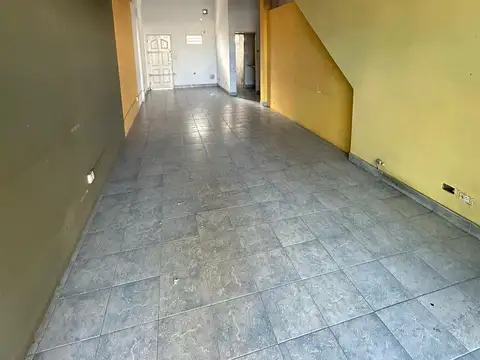 Local en Alquiler en Belen De Escobar, $ 700.000