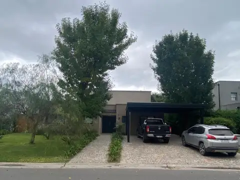 Casa en Venta con 6 cocheras