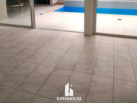 OPENHOUSE alquila moderna casa con piscina en Barrio Dalvian