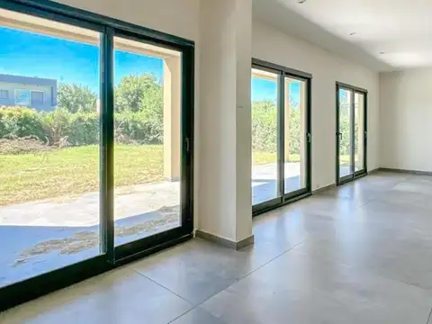 Casa 5 ambientes con 4 baños