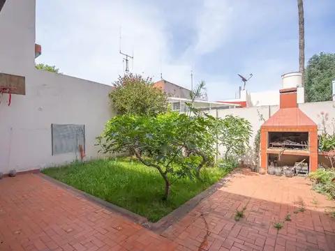 VENTA CASA 6 DORMITORIOS PARQUE AVELLANEDA COCHERA