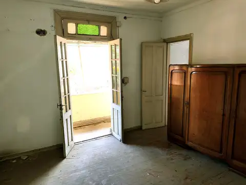 DEPARTAMENTO 3 AMBIENTES TIPO CASA, PISO PRIMERO X ESCALERA A RECICLAR. 12 DE OCTUBRE 513 AVELLANEDA